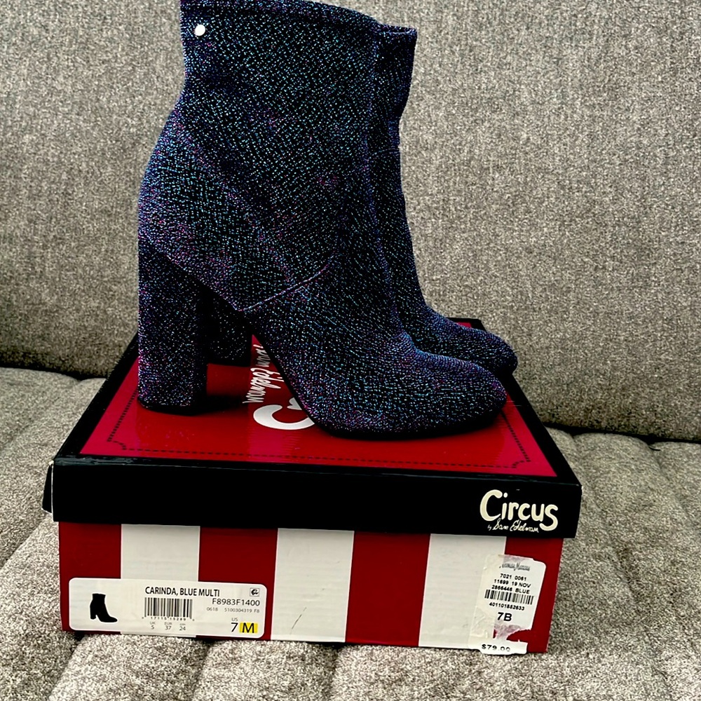 CARINDA BLUE MULTI CIRCUS BY SAM EDELMAN SIZE 7M
Worn once. Original box